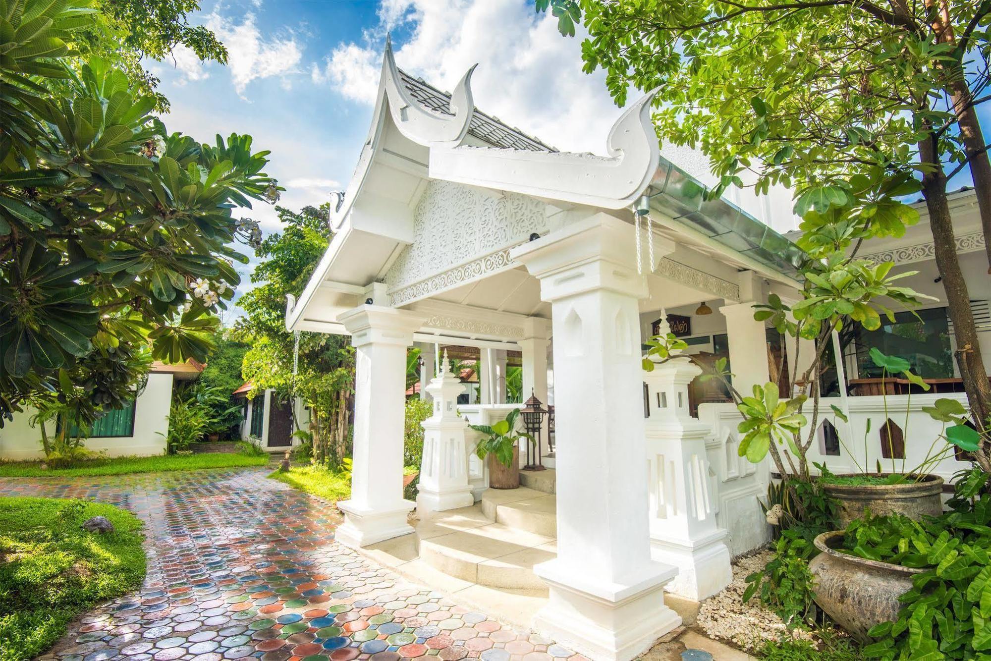 อี-เอ๊าต์ฟิตติ้ง บูทิก โฮเต็ล เชียงใหม่ Hotel ภายนอก รูปภาพ