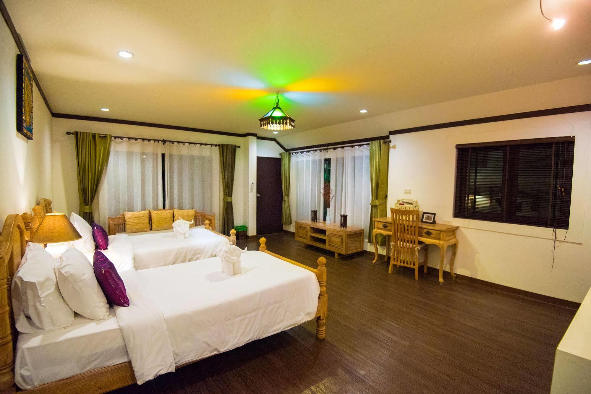 อี-เอ๊าต์ฟิตติ้ง บูทิก โฮเต็ล เชียงใหม่ Hotel ภายนอก รูปภาพ