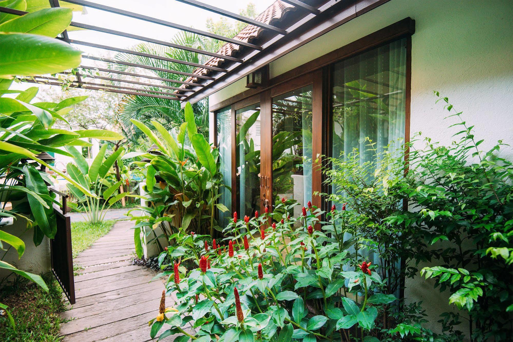 อี-เอ๊าต์ฟิตติ้ง บูทิก โฮเต็ล เชียงใหม่ Hotel ภายนอก รูปภาพ
