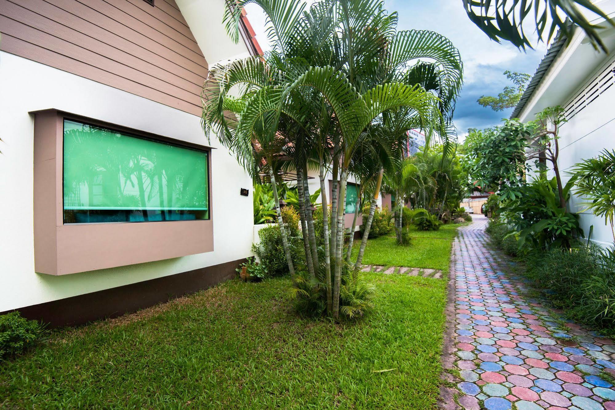 อี-เอ๊าต์ฟิตติ้ง บูทิก โฮเต็ล เชียงใหม่ Hotel ภายนอก รูปภาพ