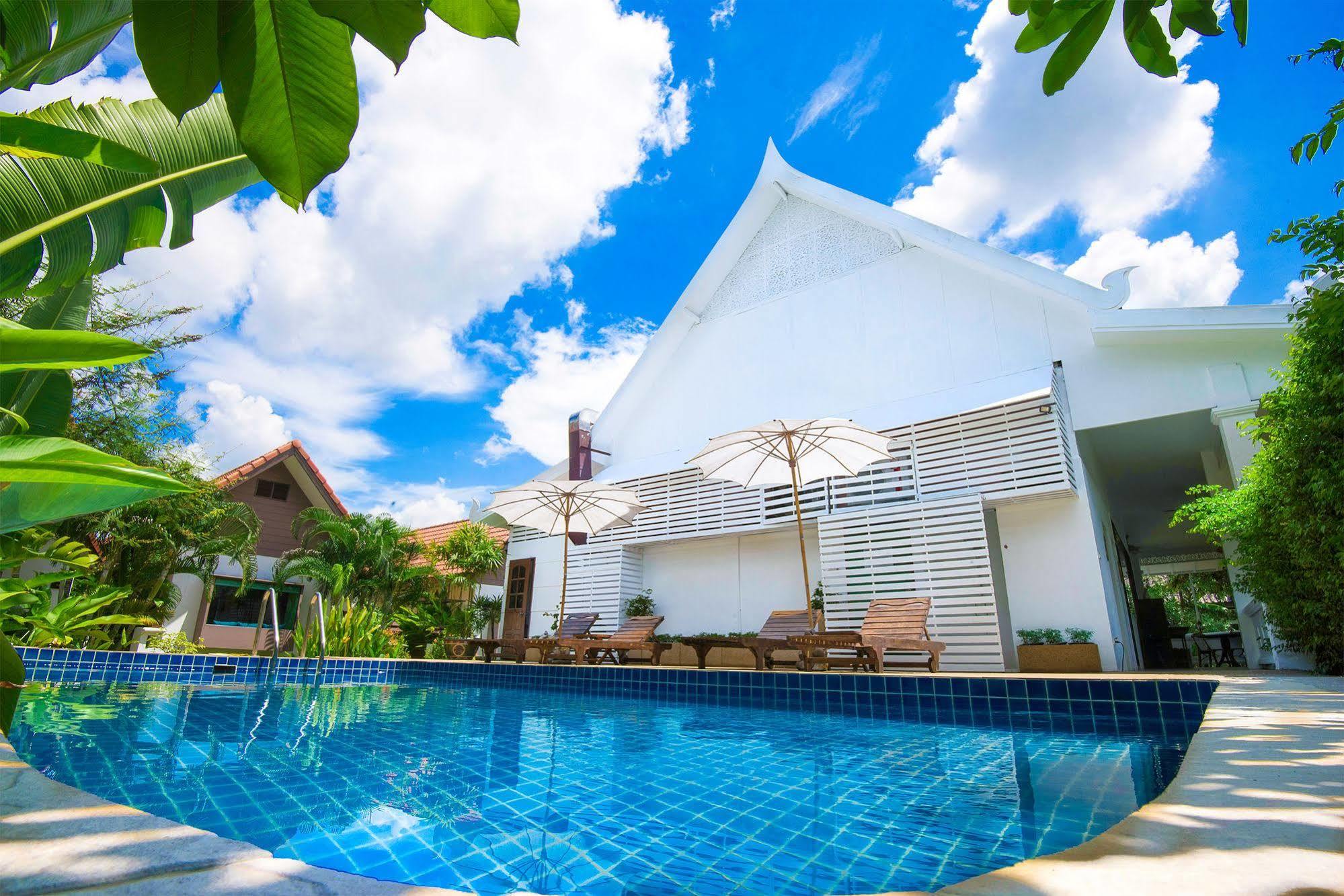 อี-เอ๊าต์ฟิตติ้ง บูทิก โฮเต็ล เชียงใหม่ Hotel ภายนอก รูปภาพ